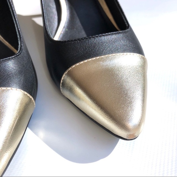 Shoes of Prey Black with Gold Toe Heels - Picture 11 of 11